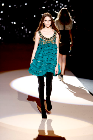 Illustration for article titled Fashion Show